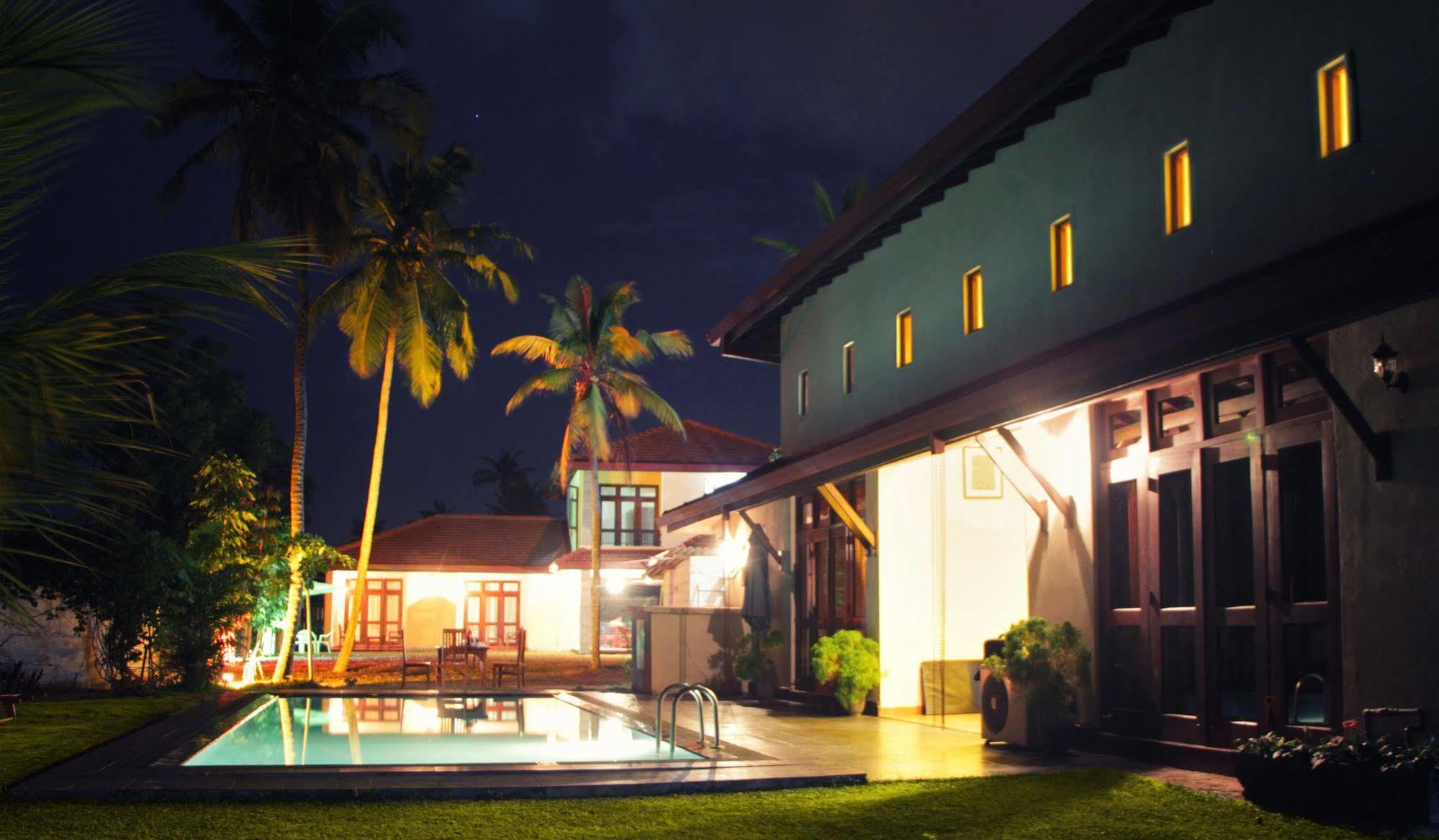 Airport Villa Katunayaka Exterior photo