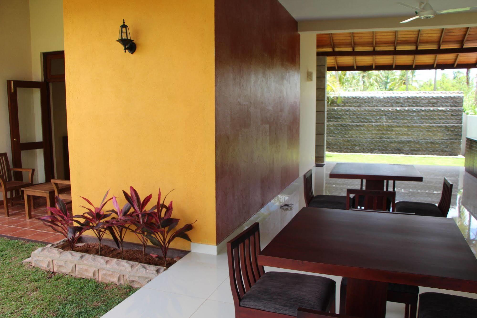 Airport Villa Katunayaka Exterior photo
